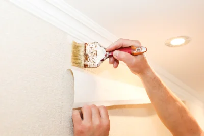 Pose de papier peint à Gauré — revêtements muraux et toiles de verre